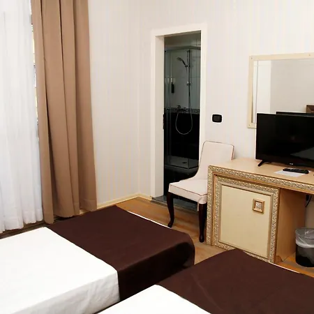 Amh Hotel Durres Exterior photo