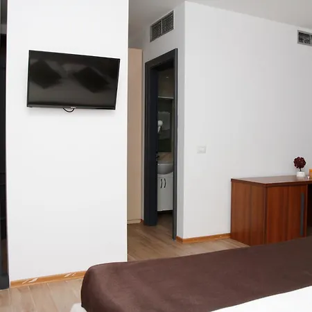 Amh Hotel Durres Exterior photo