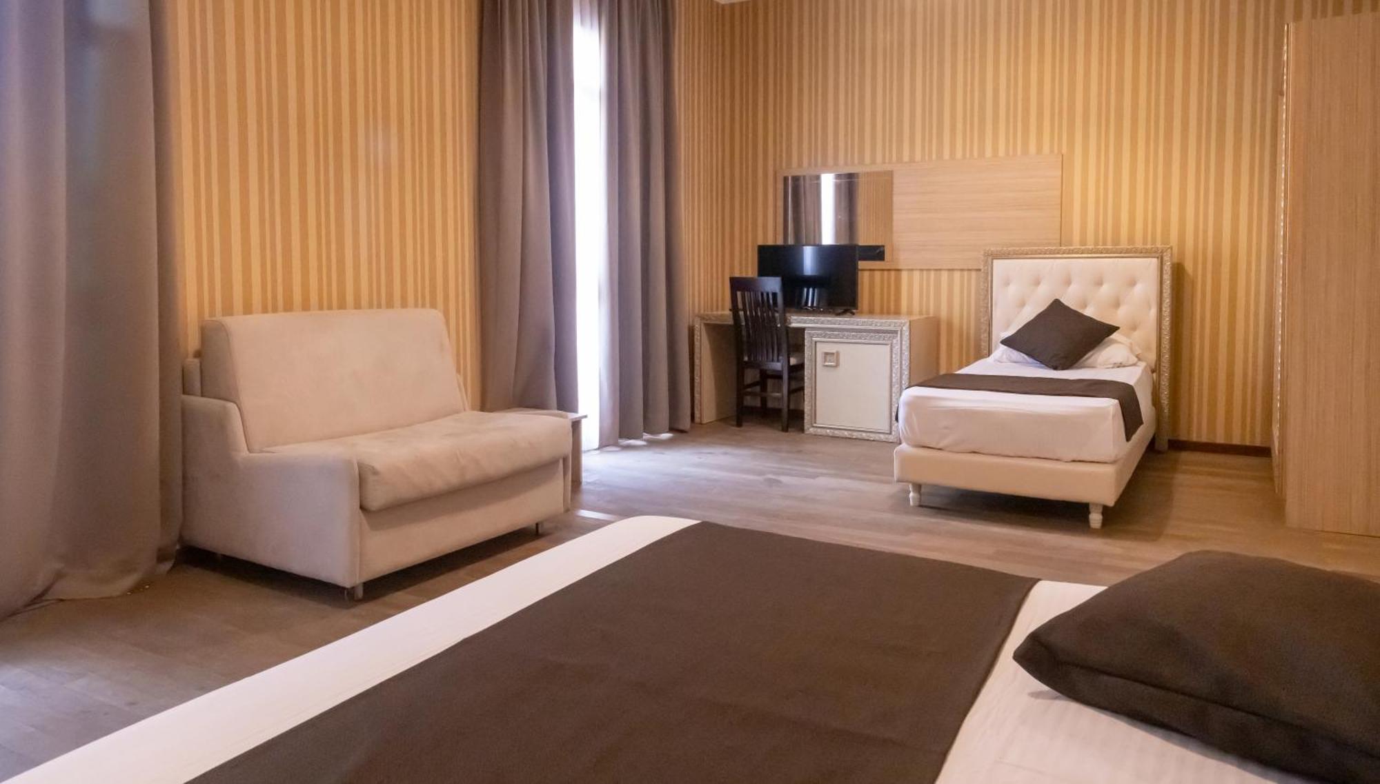 Amh Hotel Durres