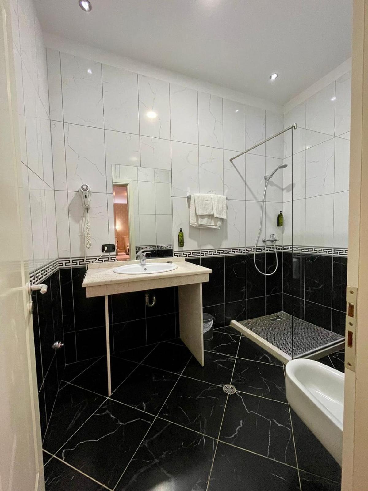 Hotel Amh Durres
